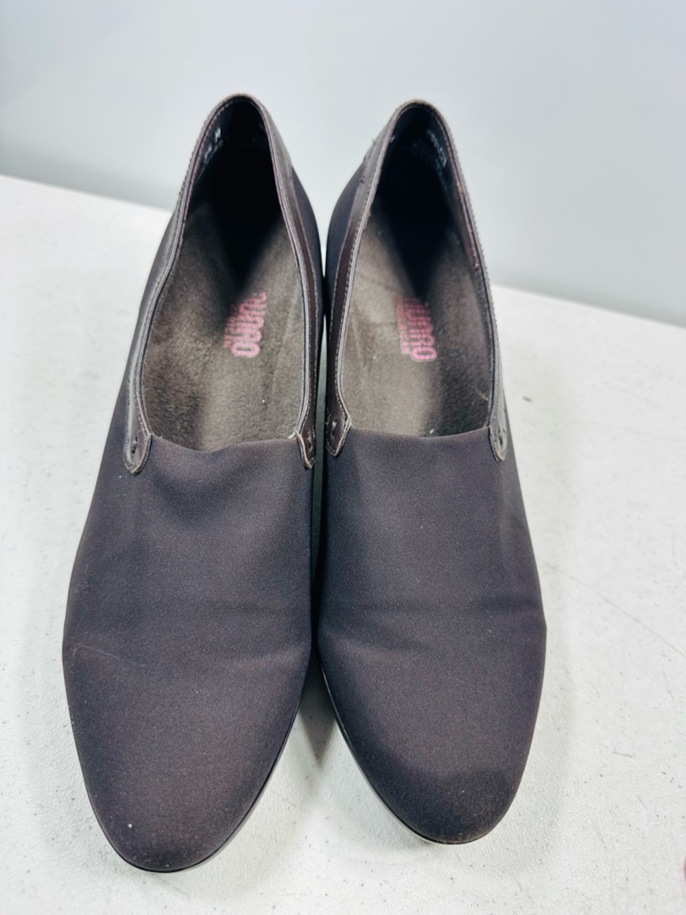 Munro American Shoes 9,5M Womens Brown Almond Toe Pumps 2" Cuban Heels - Picture 2 of 7